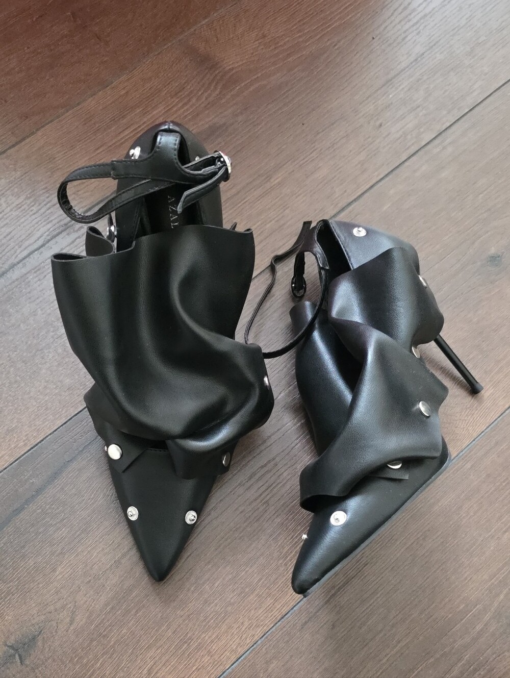 Azalea Wang Akira Black Imogale stiletto pumps